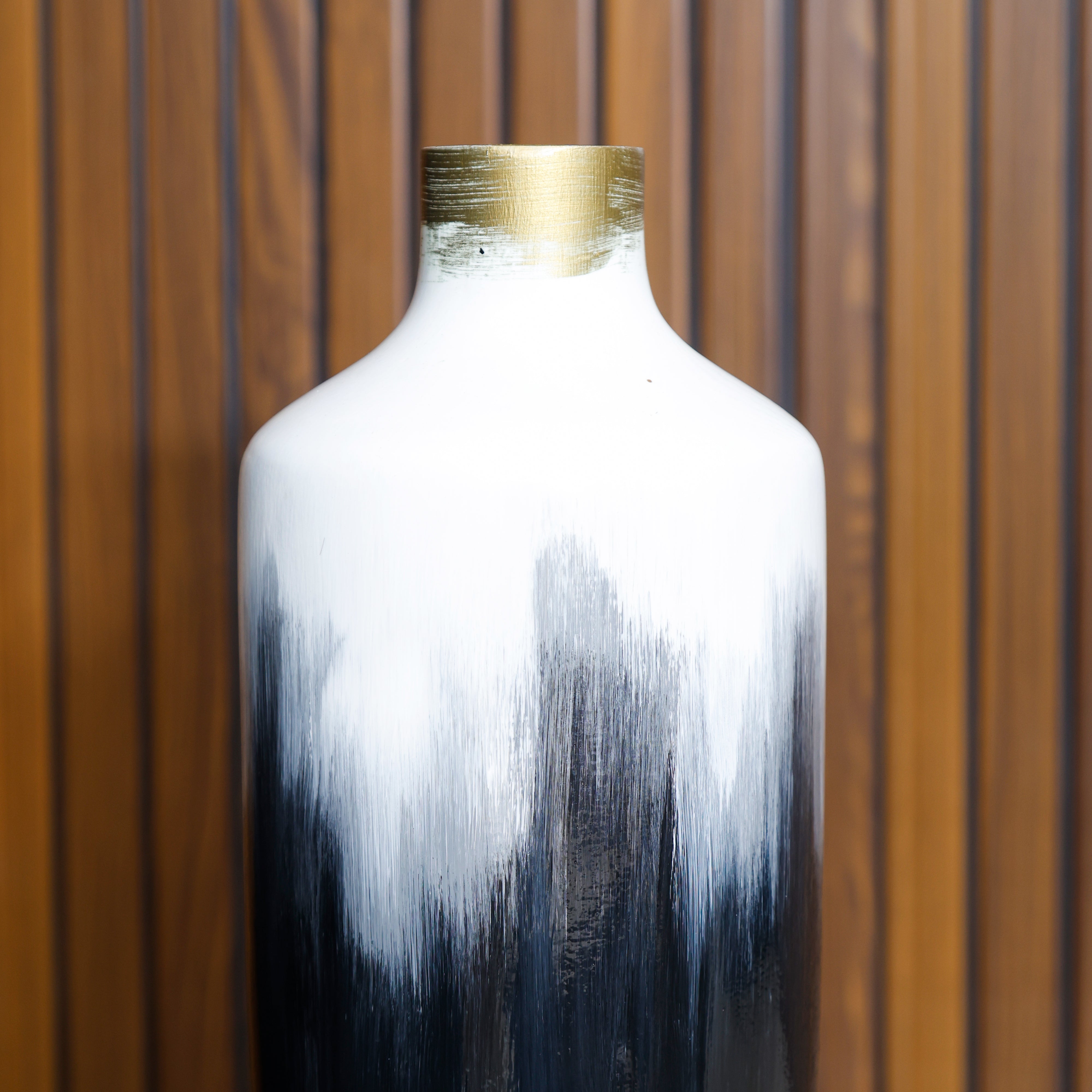 Wooden Horizon Short Vase