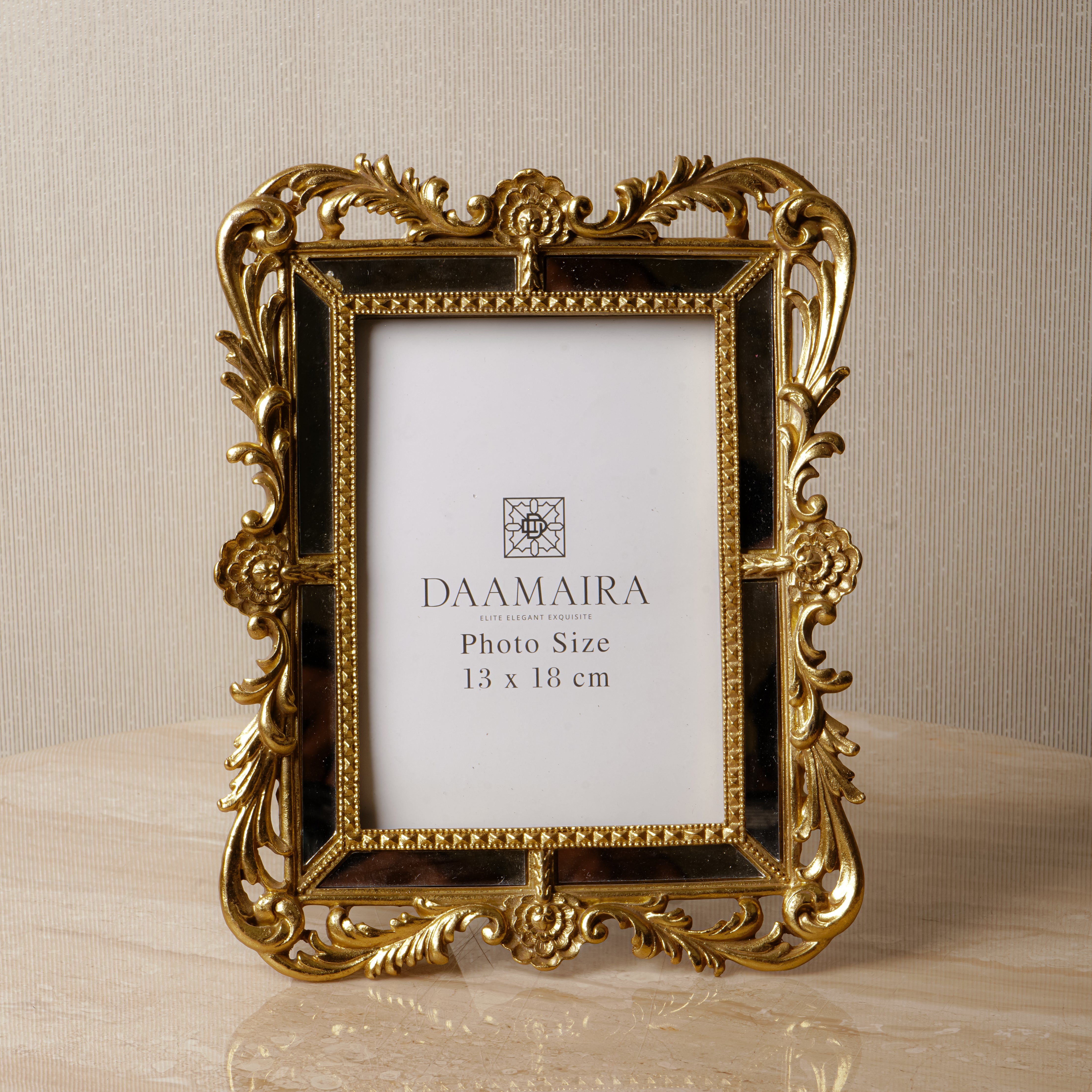 The Esctasy Photo Frame - G