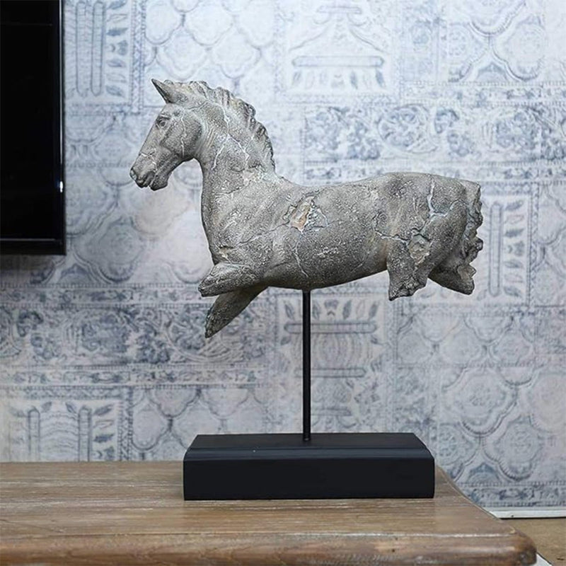 Horse statue with stand — image 2